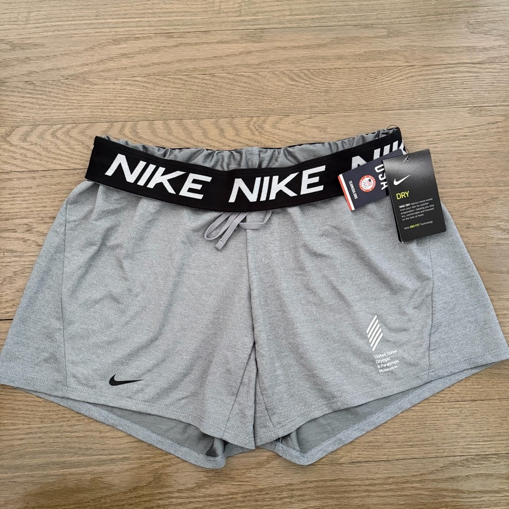 NWT Nike Women's Gray Dri-FIT Elastic Waist Shorts Size Small